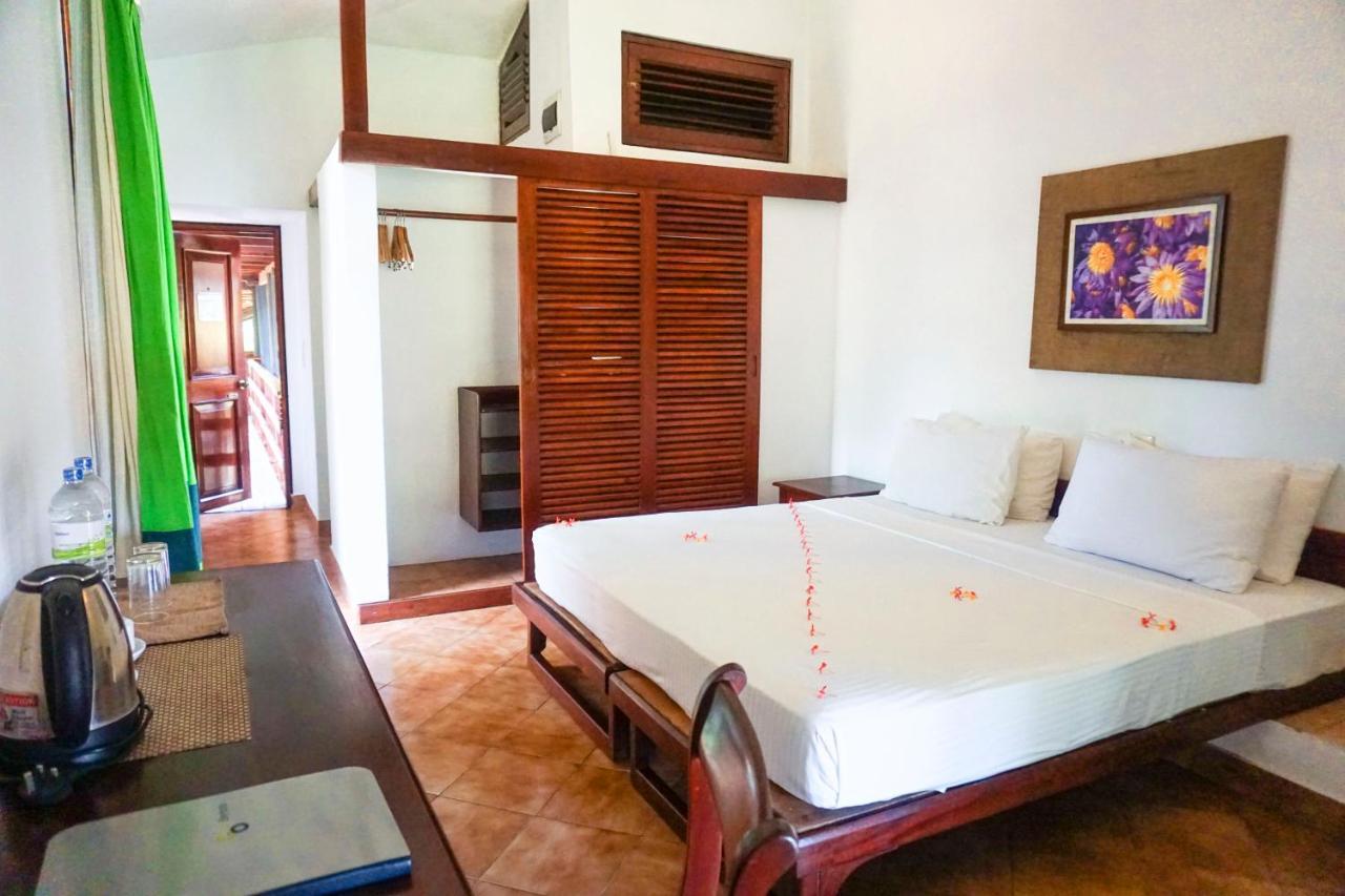 Club Bentota Hotel Bagian luar foto