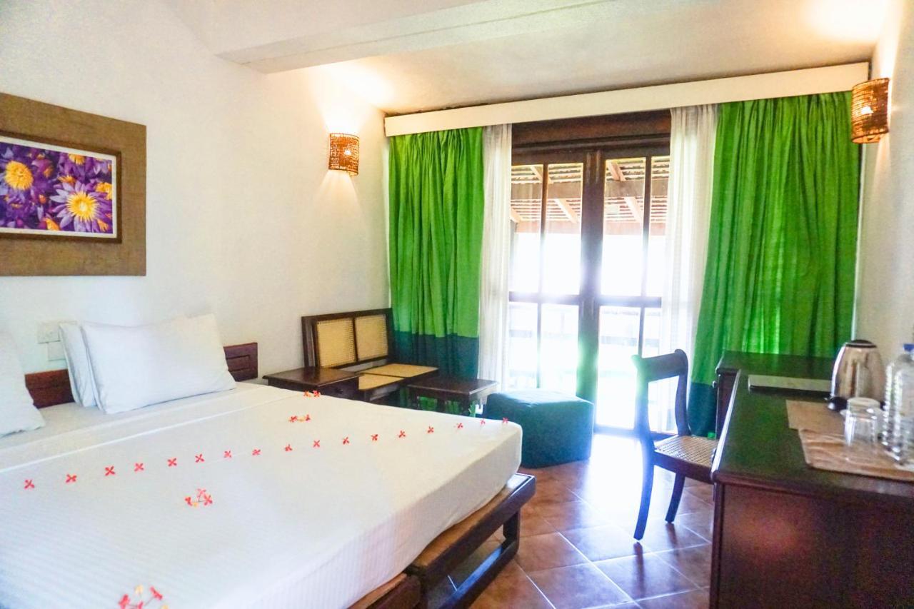 Club Bentota Hotel Bagian luar foto