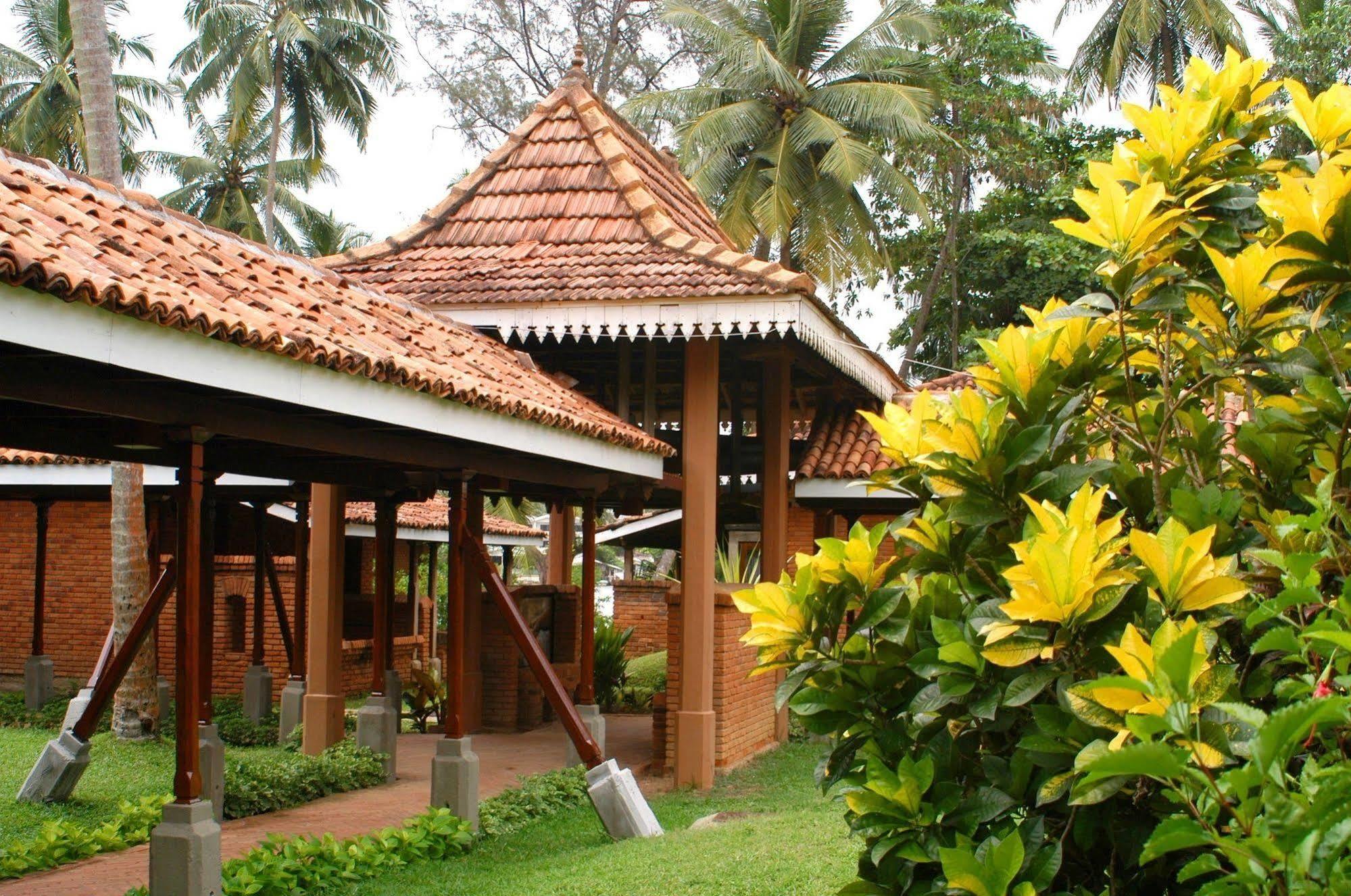 Club Bentota Hotel Bagian luar foto