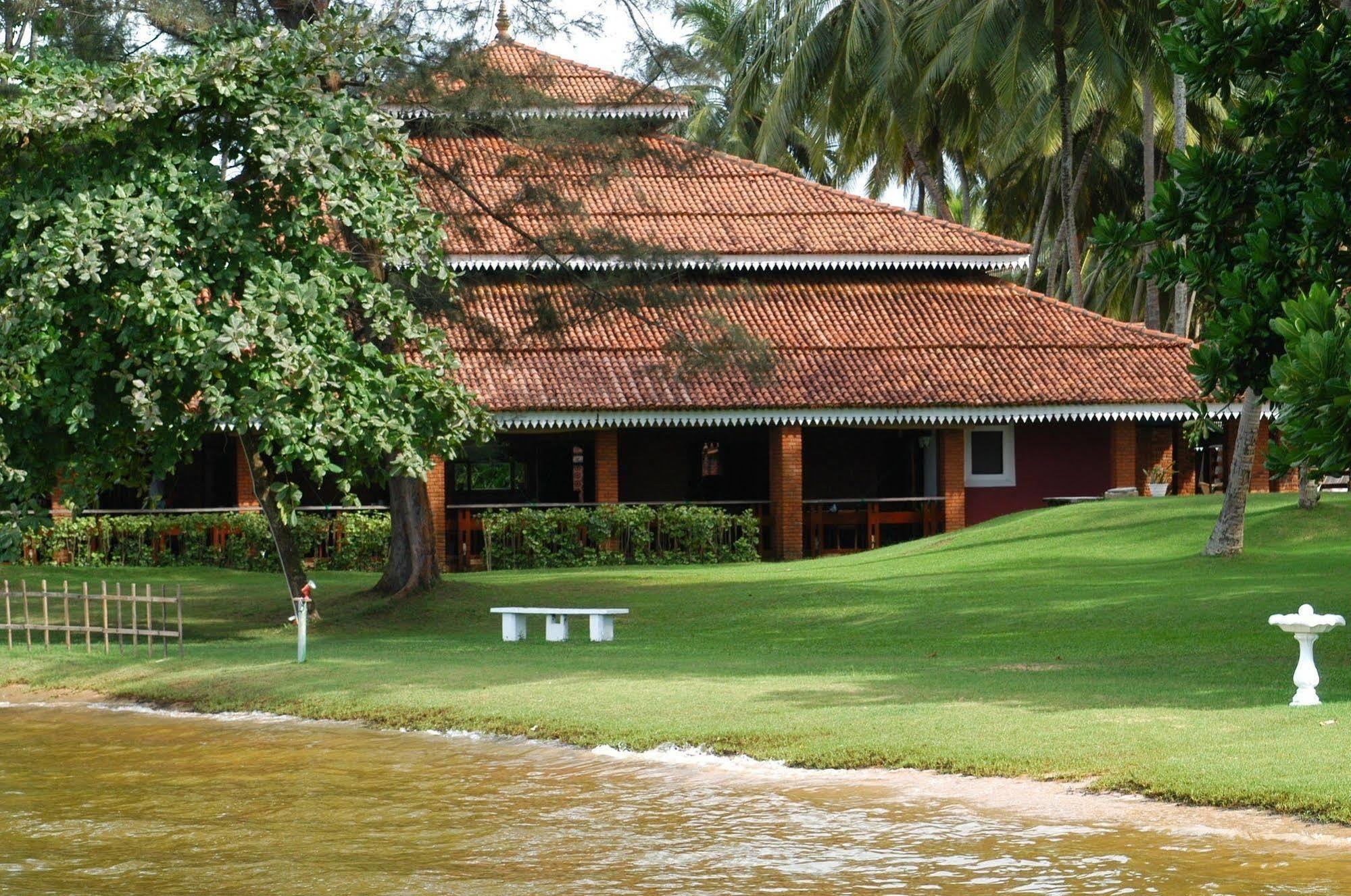 Club Bentota Hotel Bagian luar foto