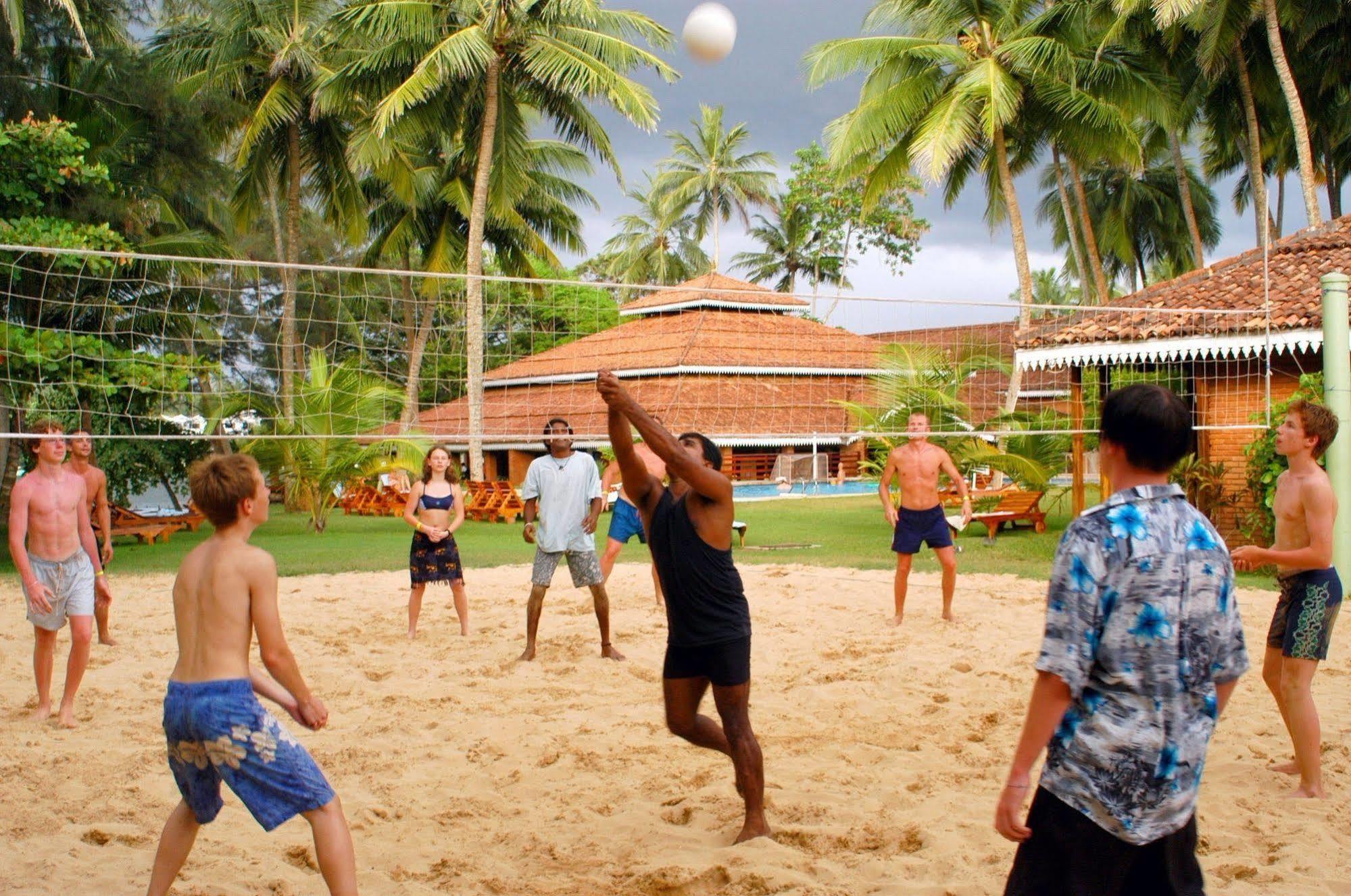 Club Bentota Hotel Bagian luar foto